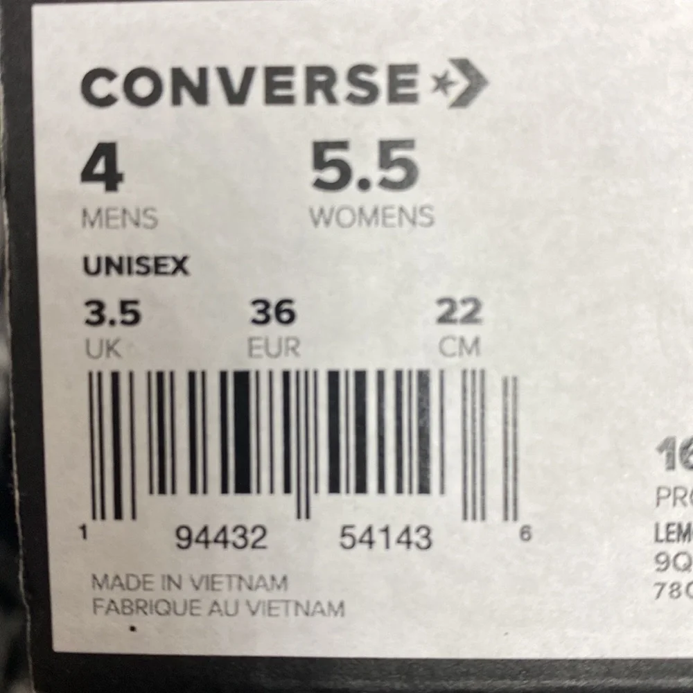 CONVERSE LOW TOP BRAND NEW - Picture 9 of 9